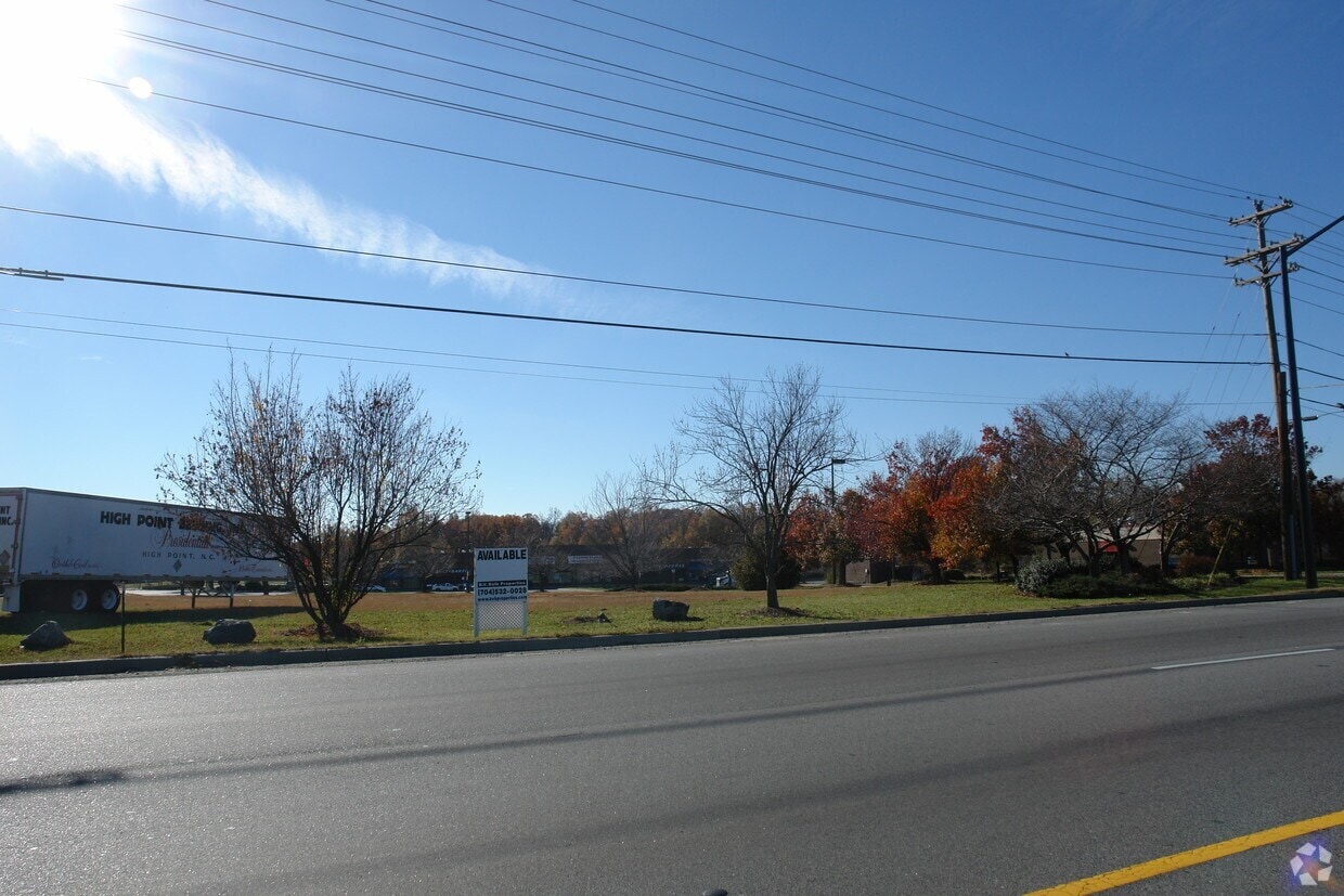 Sunset Rd, Charlotte, NC à vendre Photo principale– Image 1 sur 9