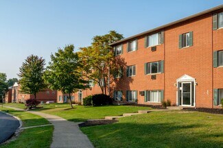 Plus de détails pour 12205 Valley Lane Dr, Garfield Heights, OH - Logement à vendre