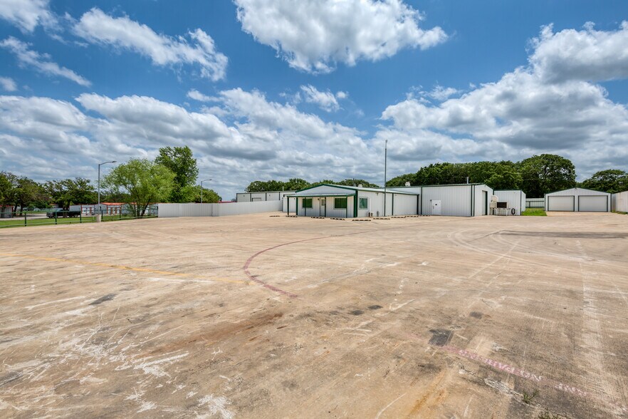 3100 E Highway 199, Springtown, TX à louer - Photo de l’immeuble – Image 3 sur 64