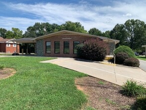 256 Hospital St, Mocksville, NC à louer Photo de l’immeuble– Image 1 sur 9