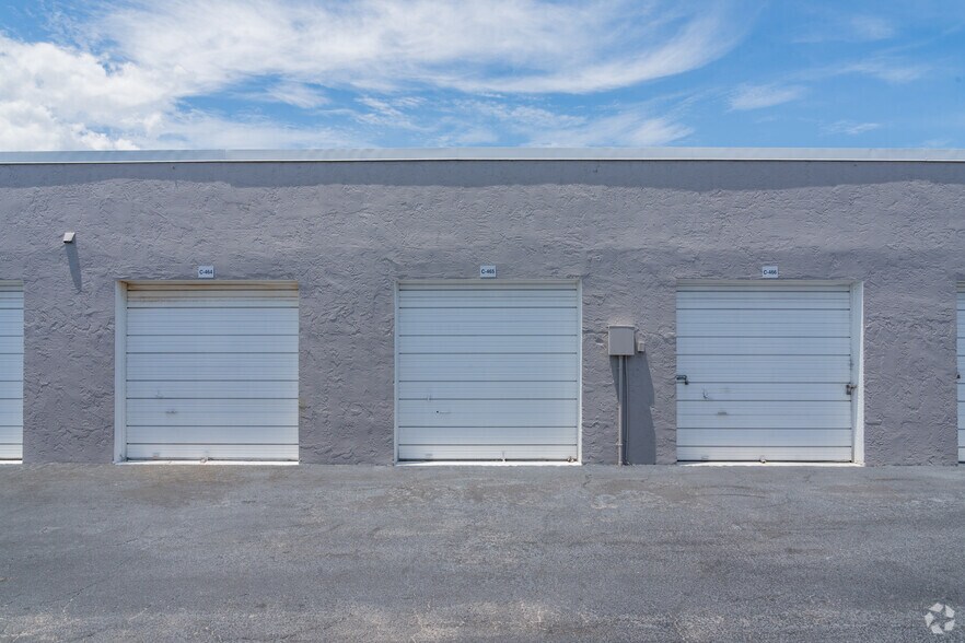 4500-4560 N Dixie Hwy, Oakland Park, FL à louer - Photo de l’immeuble – Image 3 sur 18