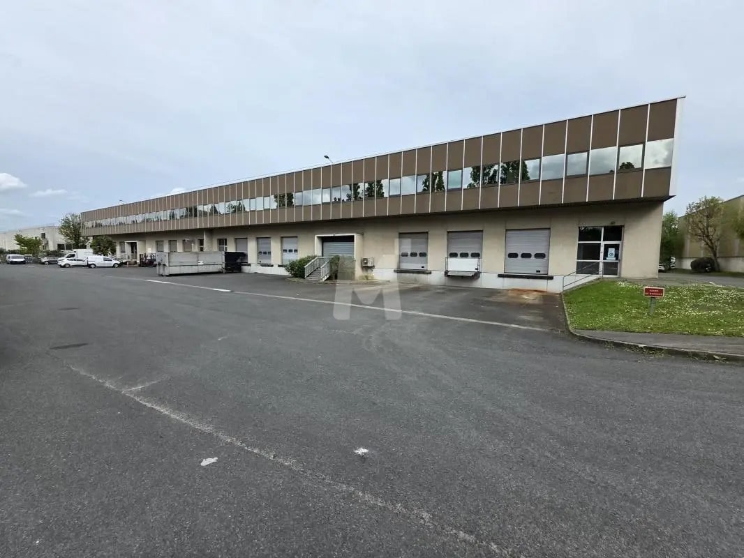 Industriel/Logistique dans Wissous à louer Photo de l’immeuble– Image 1 sur 7