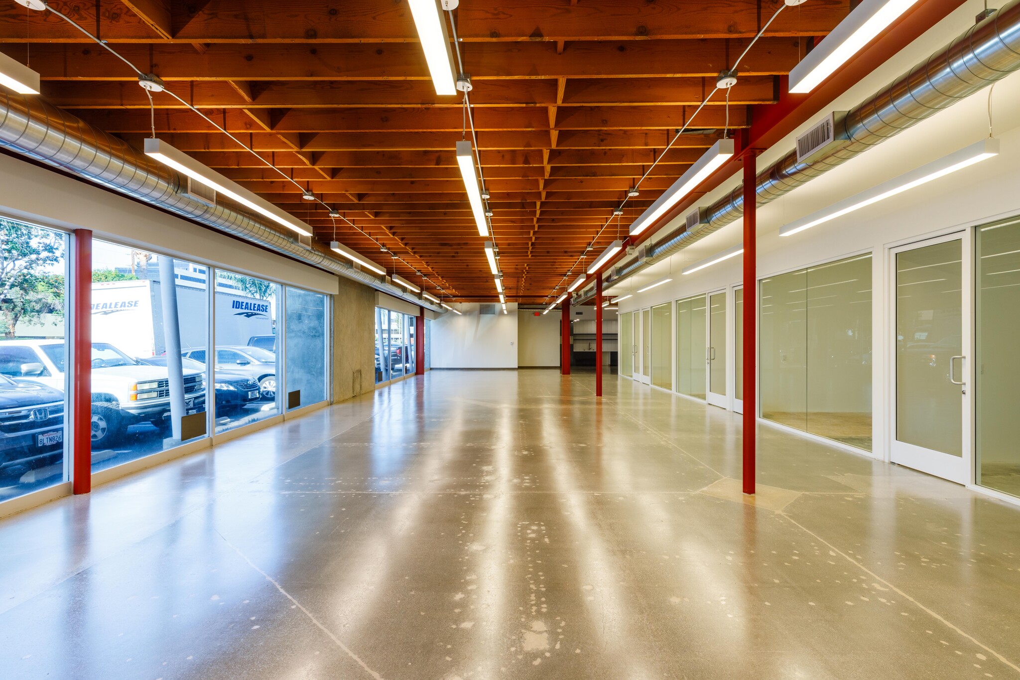 2036-2048 Armacost Ave, Los Angeles, CA à louer Photo intérieure– Image 1 sur 7