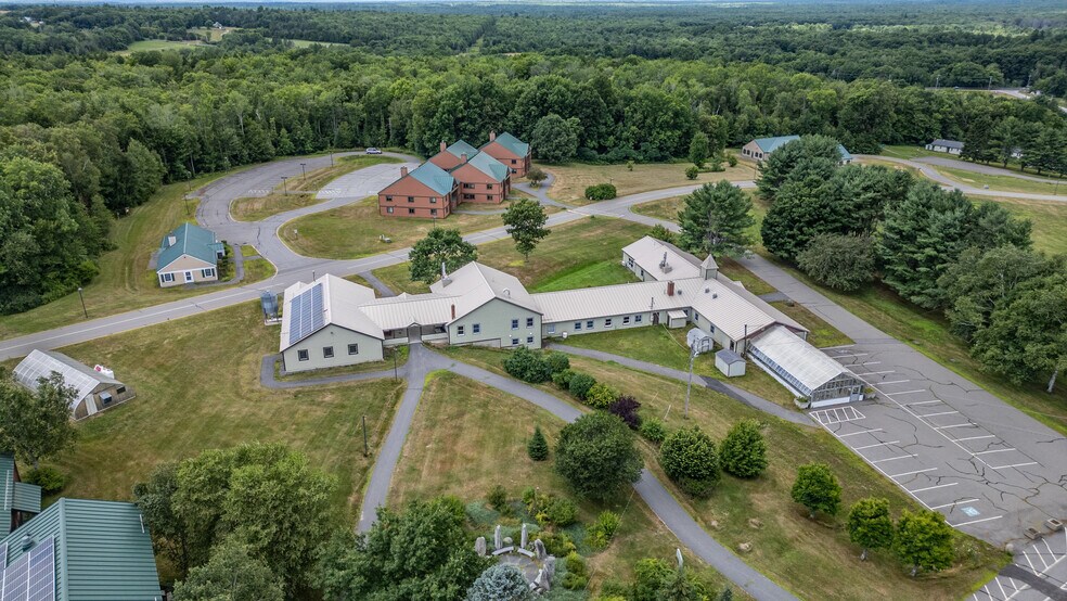 90 Quaker Hill Rd, Unity, ME à vendre - Photo de l’immeuble – Image 1 sur 9