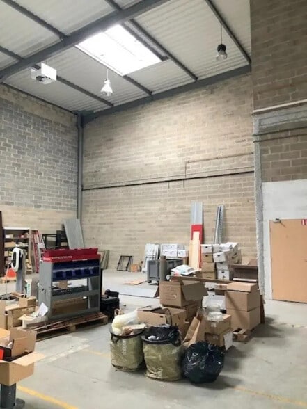 Local d’activités dans Élancourt à louer - Photo de l’immeuble – Image 3 sur 11