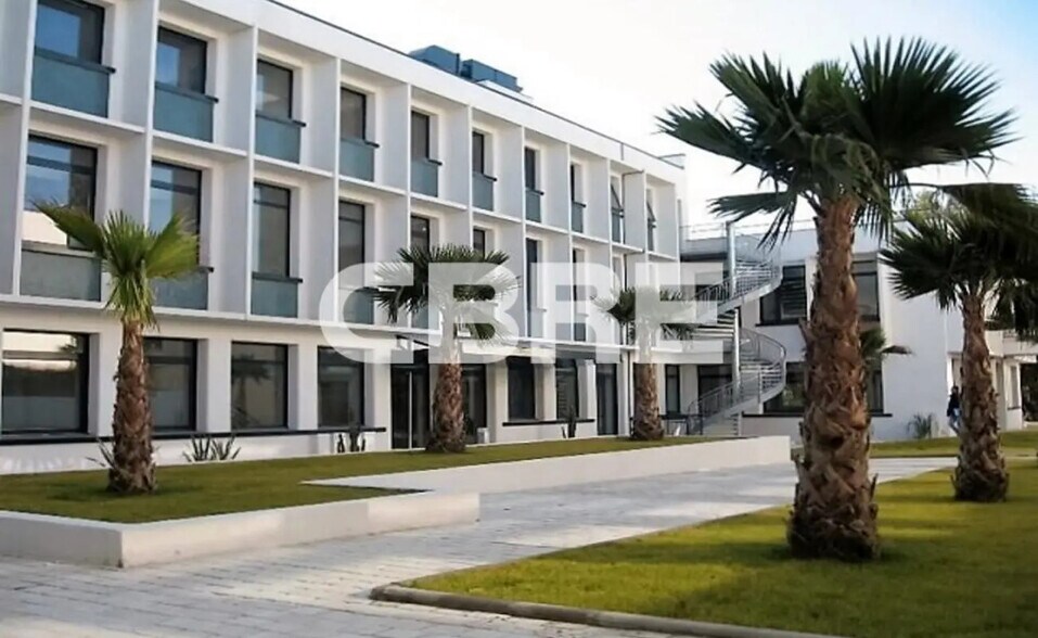 Bureau dans Cagnes-sur-Mer à louer - Photo de l’immeuble – Image 1 sur 7
