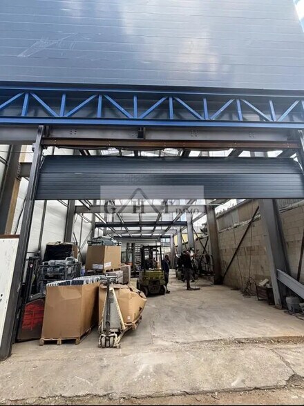 Industriel/Logistique dans Villeneuve-la-Garenne à louer - Photo de l’immeuble – Image 3 sur 4