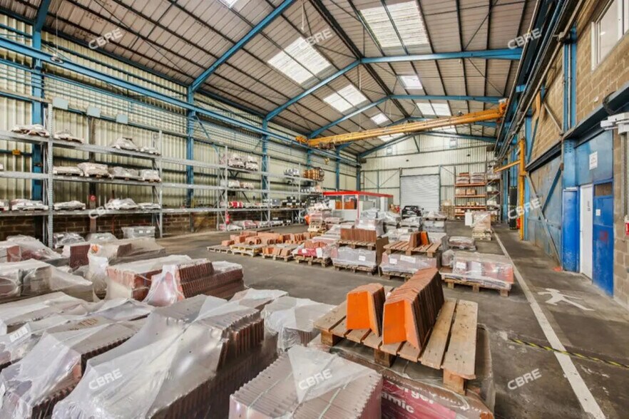 Local d’activités dans Marolles-en-Hurepoix à louer - Photo de l’immeuble – Image 3 sur 7