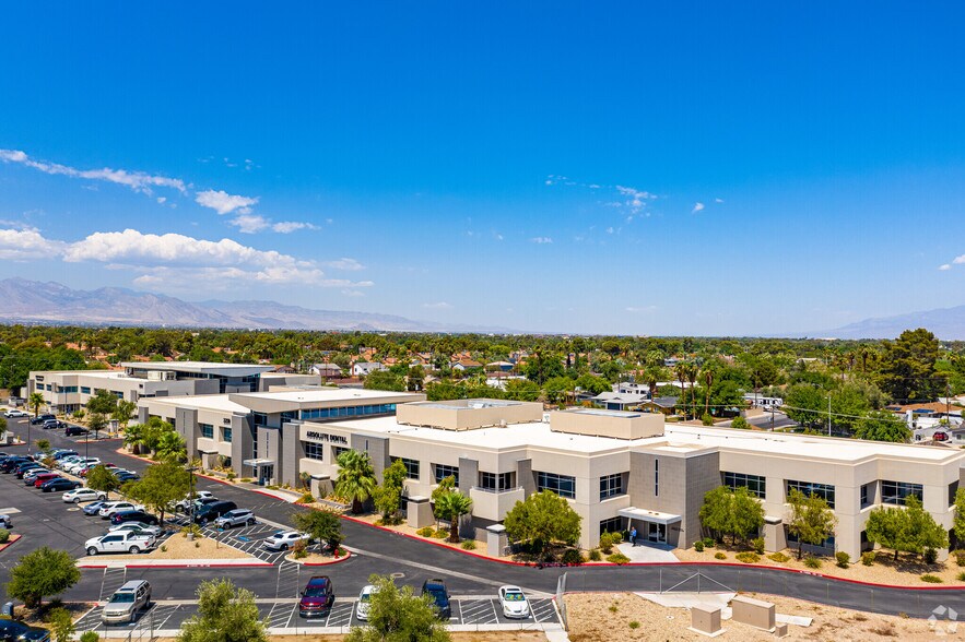 2200 S Rancho Dr, Las Vegas, NV à louer - Photo de l’immeuble – Image 3 sur 3