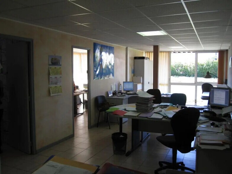 Bureau dans Les Pennes-Mirabeau à louer - Photo de l’immeuble – Image 3 sur 13