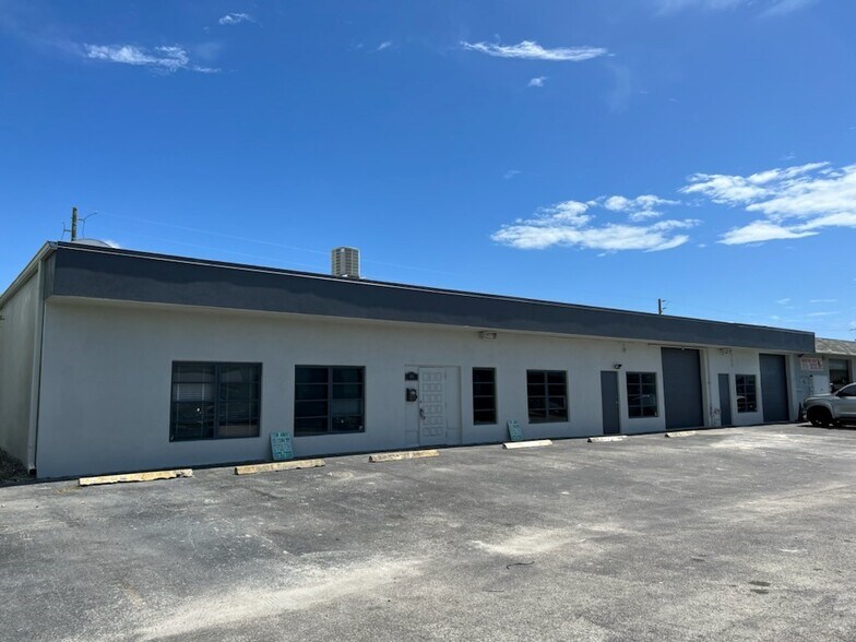 461 NE 27th St, Pompano Beach, FL à louer - Photo de l’immeuble – Image 1 sur 11