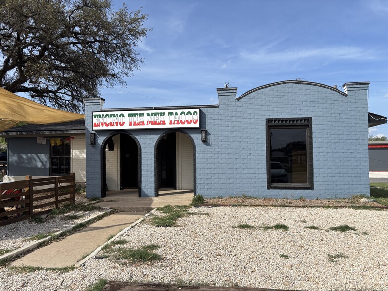 1213 Main St, Blanco, TX à louer - Photo de l’immeuble – Image 3 sur 34