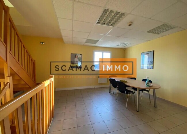 Plus de détails pour 10 Rue Sophie Germain, 77610 Fontenay-Trésigny, Fontenay-Trésigny - Bureau à louer
