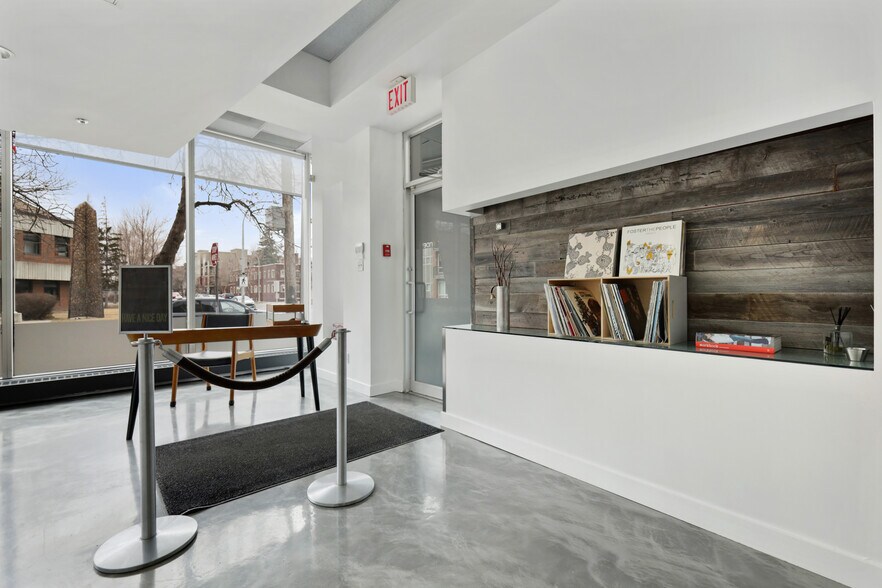 255 17 Ave SW, Calgary, AB à louer - Photo de l’immeuble – Image 2 sur 19
