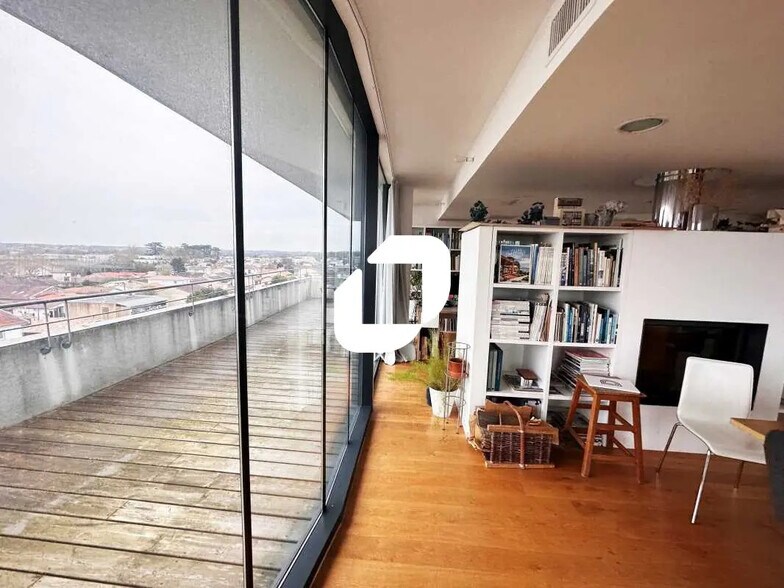 Bureau dans Cenon à vendre - Photo de l’immeuble – Image 1 sur 6