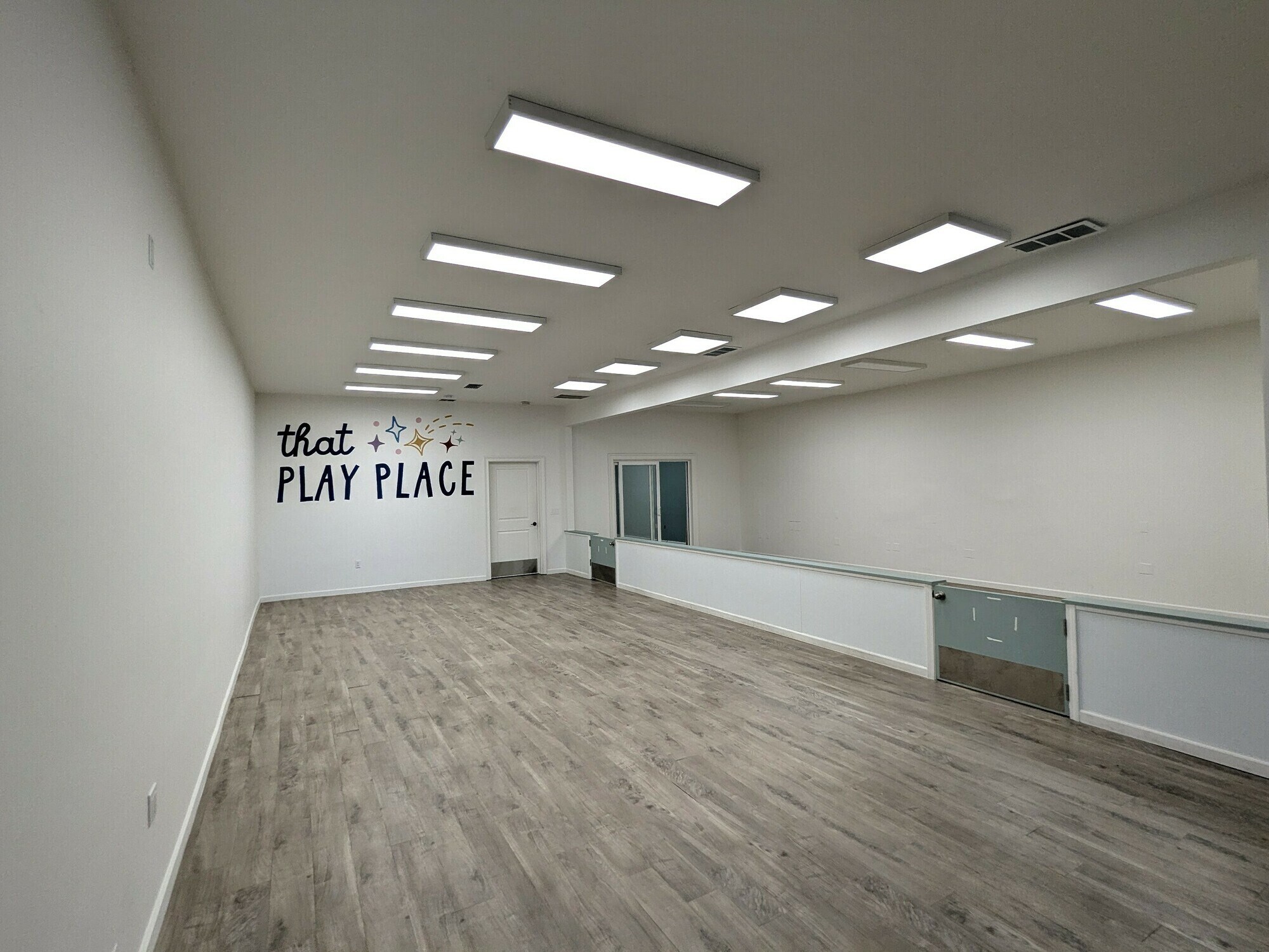 1559 S Novato Blvd, Novato, CA à louer Photo principale– Image 1 sur 7