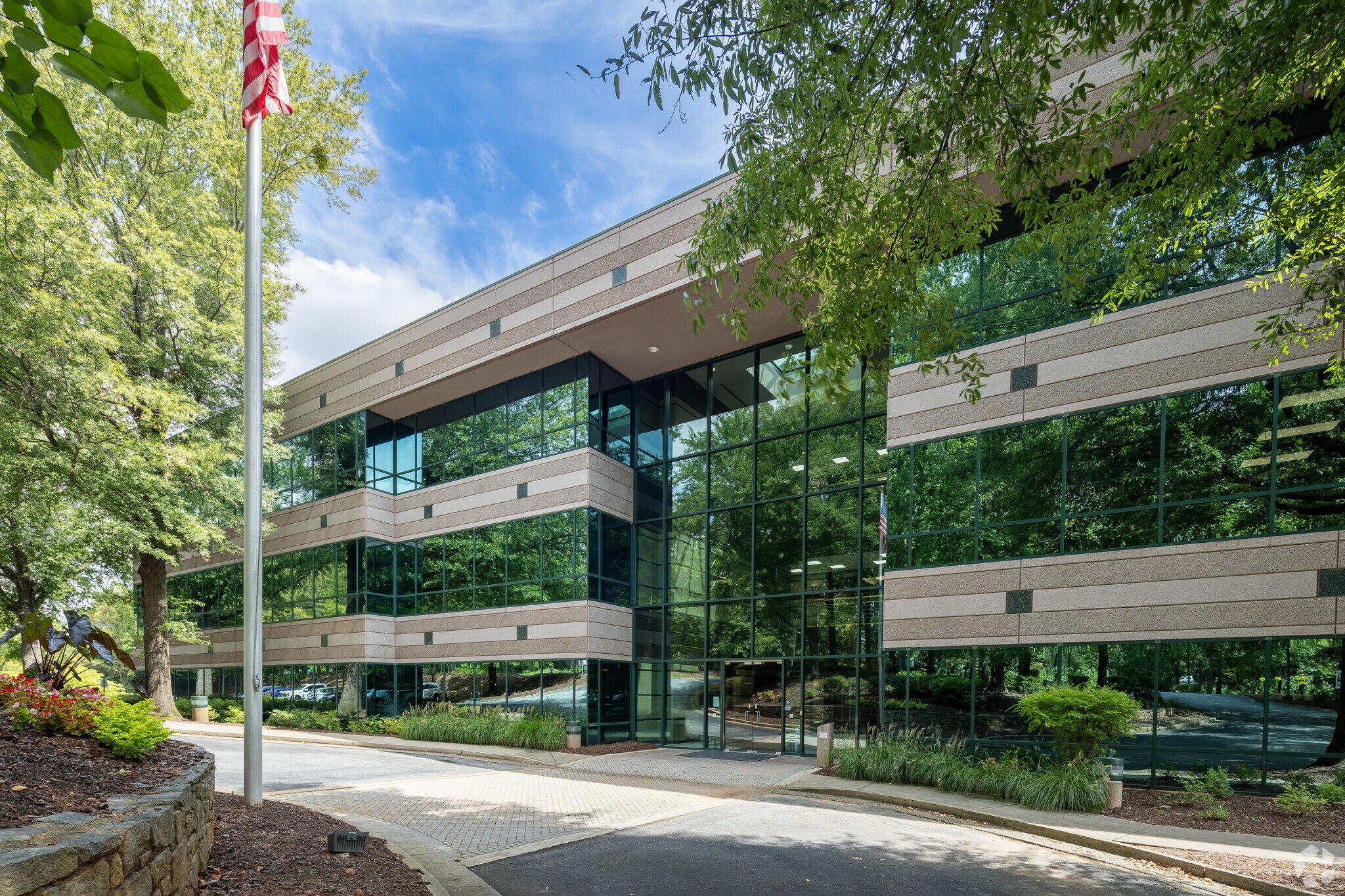 655 engineering Dr, Peachtree Corners, GA à louer Photo de l’immeuble– Image 1 sur 20