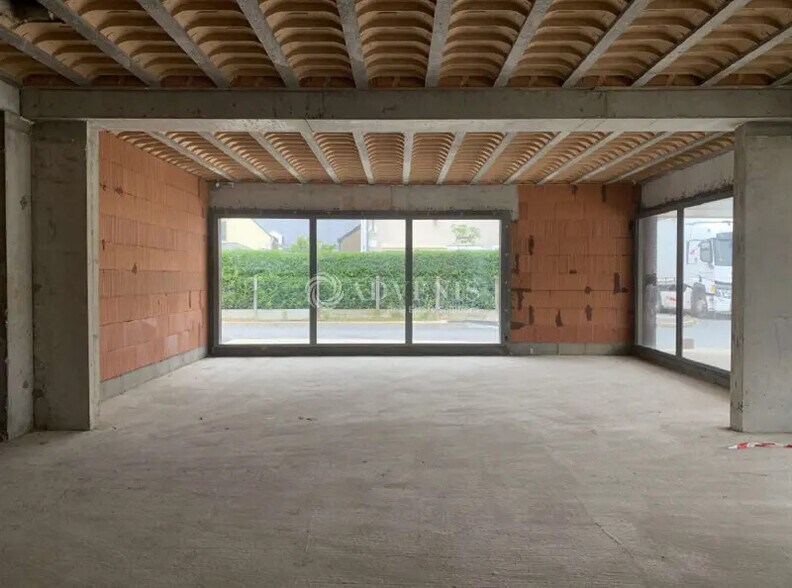 Local commercial dans Les Montils à louer - Photo intérieure – Image 2 sur 6