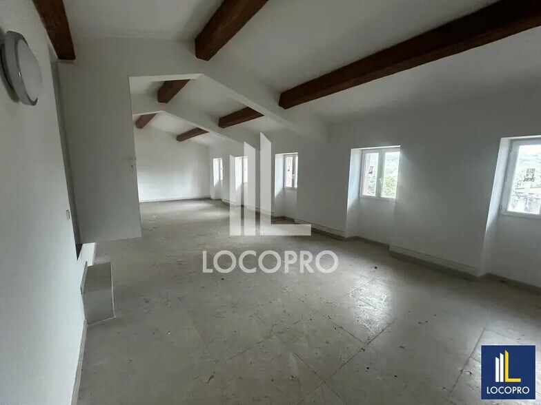 Local d’activités dans Grasse à louer - Photo de l’immeuble – Image 3 sur 6