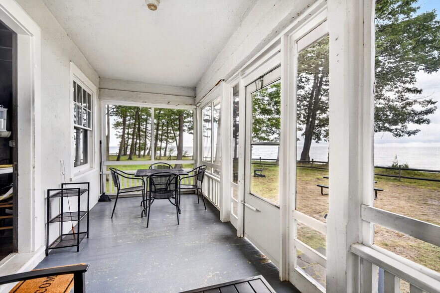 6 Lotus Bay rd, Irving, NY à vendre - Photo de l’immeuble – Image 3 sur 52