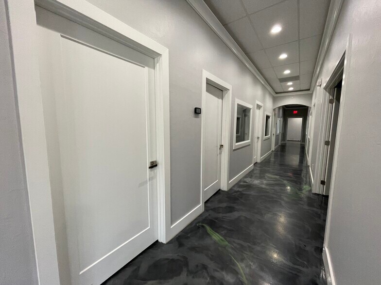 7050 Pennsylvania St, Fort Myers, FL à vendre - Photo intérieure – Image 3 sur 5