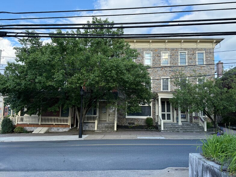 101-105 S Main St, Coopersburg, PA à louer - Photo de l’immeuble – Image 3 sur 4