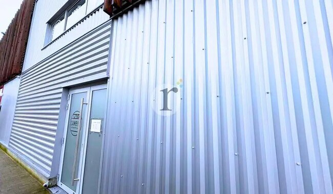 Plus de détails pour Local commercial à louer