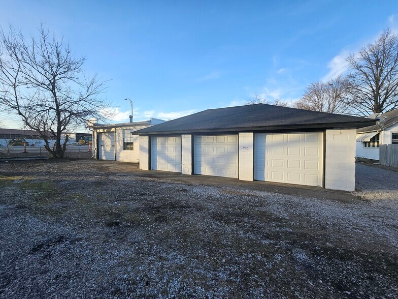 1301 E Missouri St, Evansville, IN à louer - Photo de l’immeuble – Image 2 sur 25
