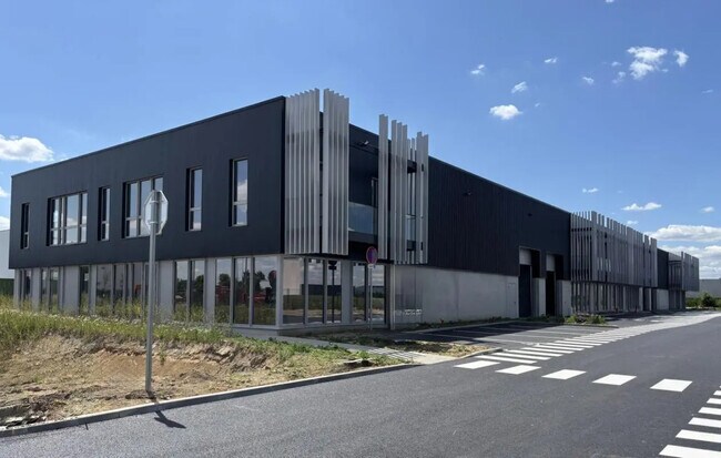 Plus de détails pour Local d’activités à vendre