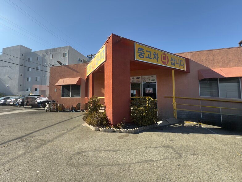 933 S Western Ave, Los Angeles, CA à louer - Photo de l’immeuble – Image 2 sur 16