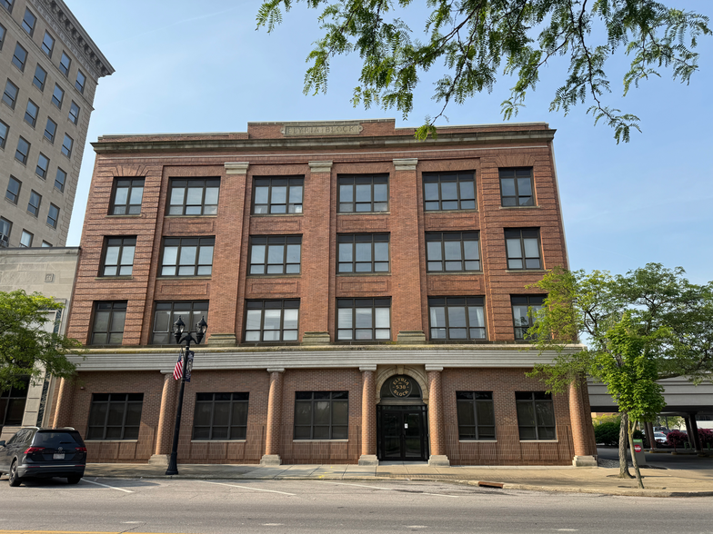 538 Broad St, Elyria, OH à louer - Photo de l’immeuble – Image 1 sur 6