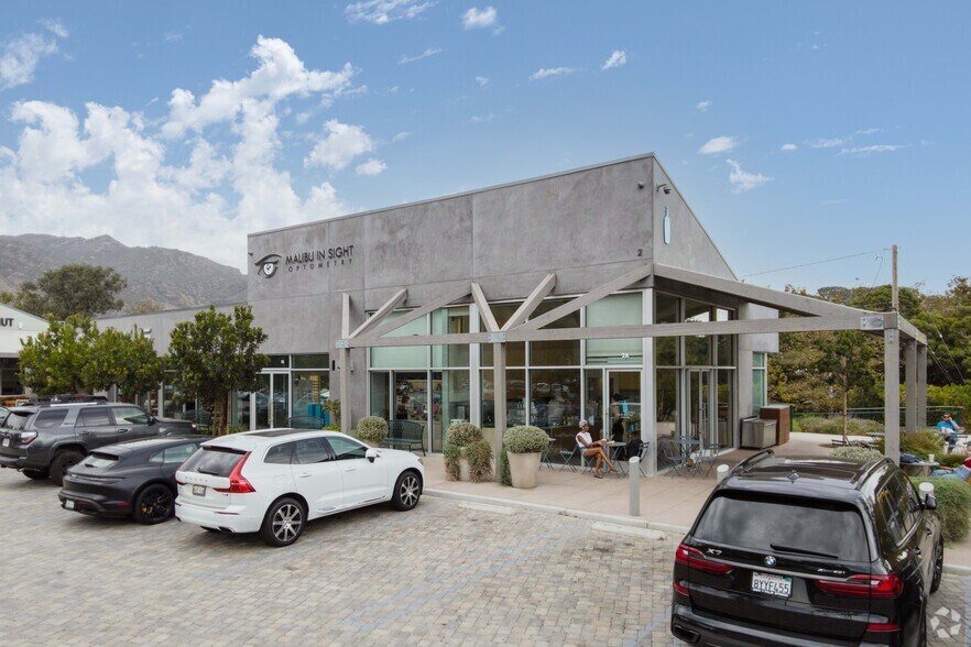 23401 Civic Center Way, Malibu, CA à vendre - Photo principale – Image 1 sur 10