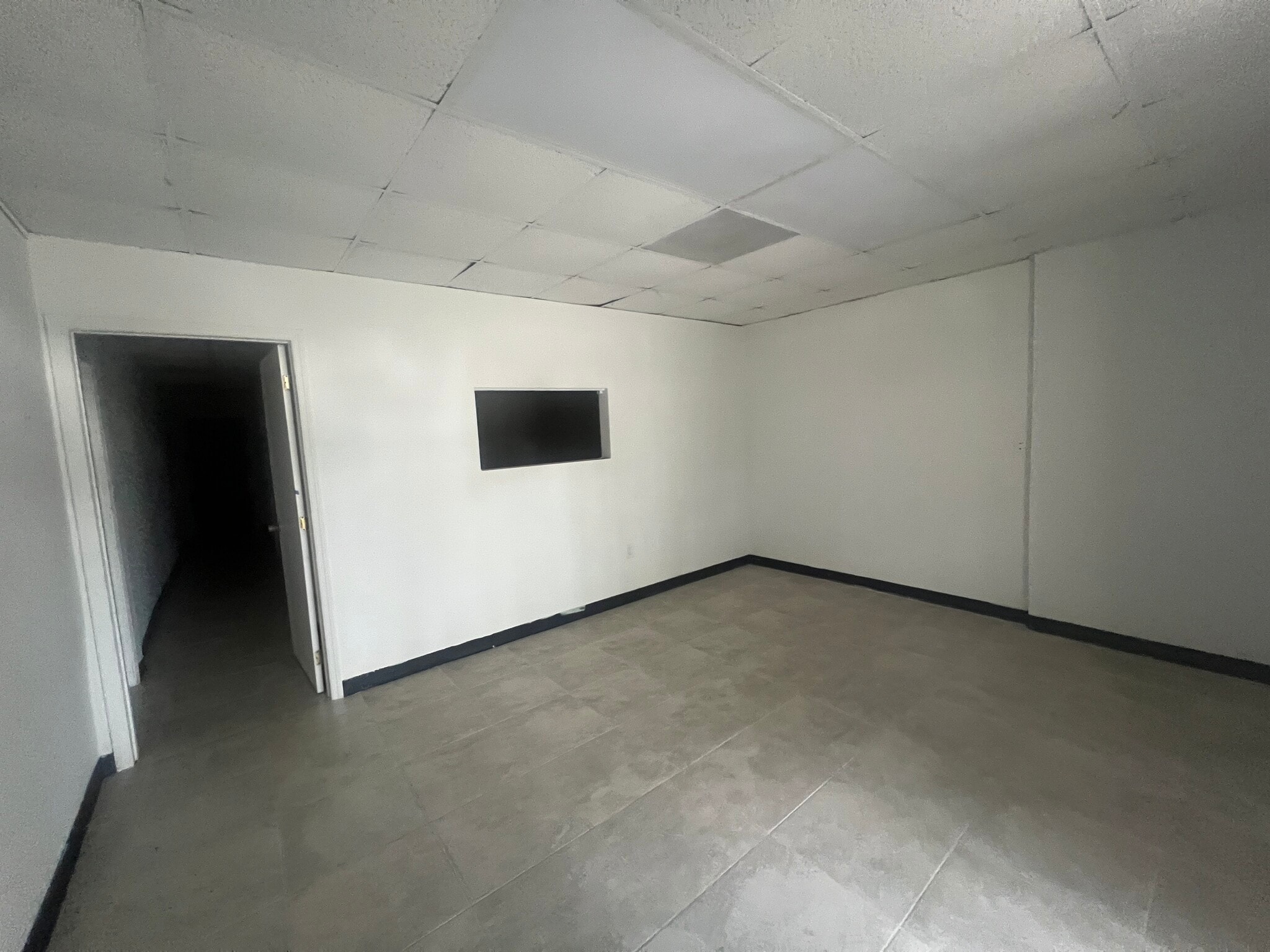 311-345 E Robertson St, Brandon, FL à louer Photo intérieure– Image 1 sur 8