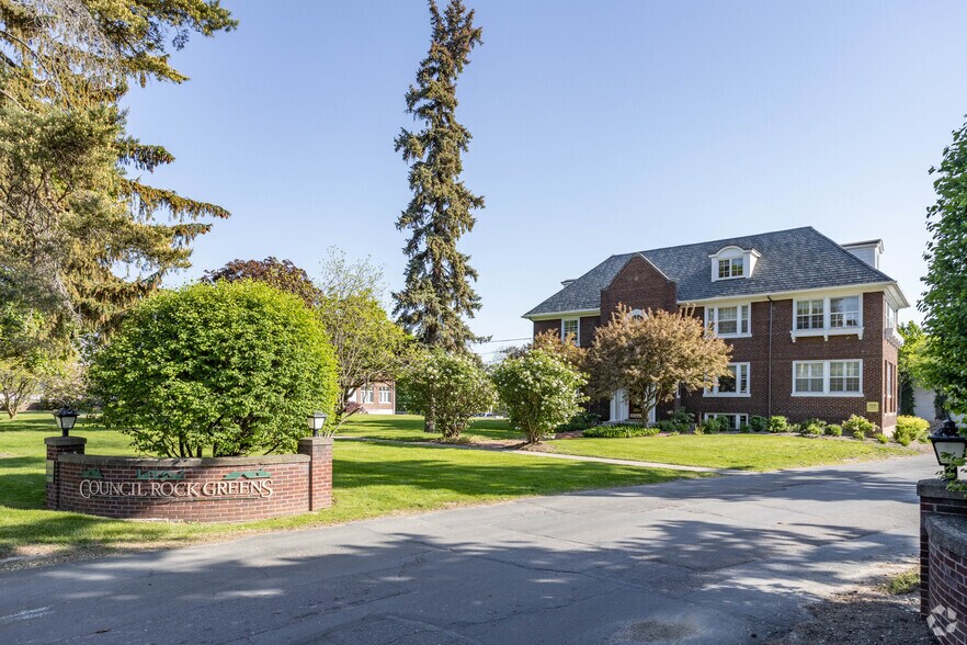 2300 East Ave, Brighton, NY à louer - Photo de l’immeuble – Image 2 sur 9