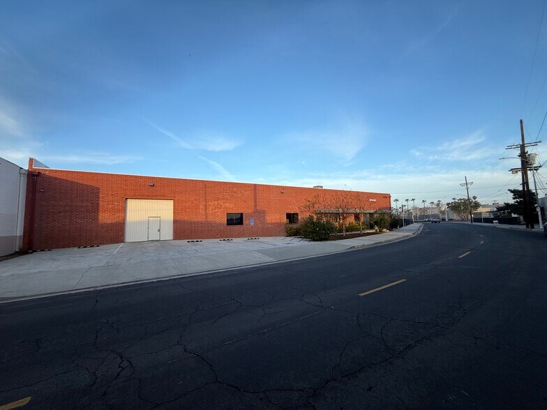 7733 Lemona Ave, Van Nuys, CA à louer - Photo de l’immeuble – Image 3 sur 21