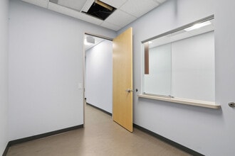 1520 Nutmeg Pl, Costa Mesa, CA à louer Photo intérieure– Image 2 sur 2