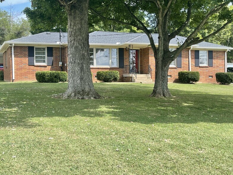 10515 Lebanon Rd, Mt Juliet, TN à louer - Photo principale – Image 1 sur 4