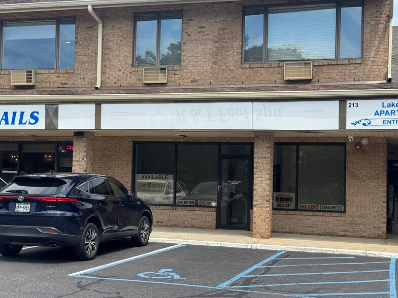 213 Lake Ave, Saint James, NY à louer - Photo de l’immeuble – Image 2 sur 17