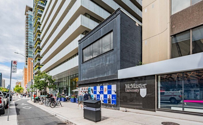 192 Bloor St W, Toronto, ON à louer - Photo de l’immeuble – Image 2 sur 4