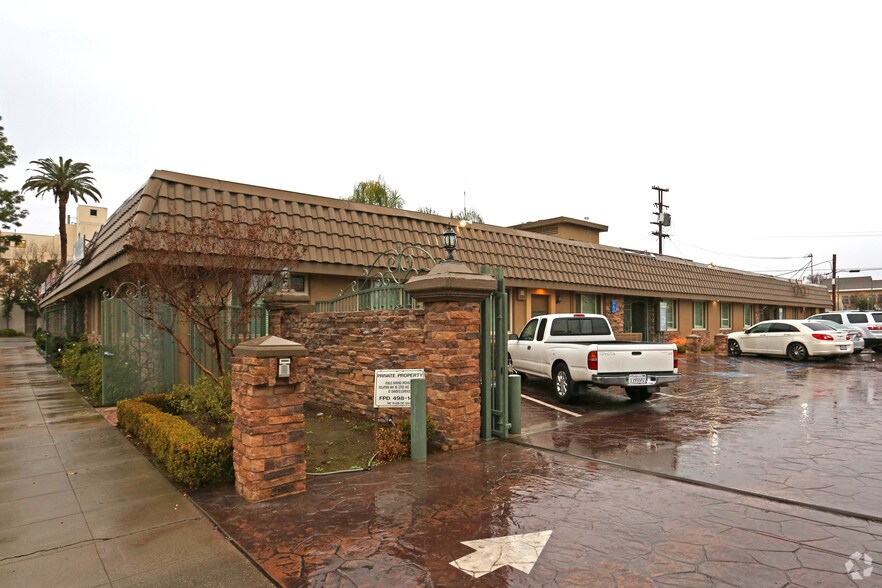 2900 Fresno St, Fresno, CA à louer - Photo principale – Image 1 sur 9