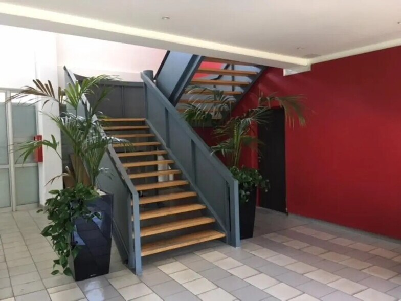 Bureau dans Aix-en-Provence à louer - Hall d’entrée – Image 2 sur 9