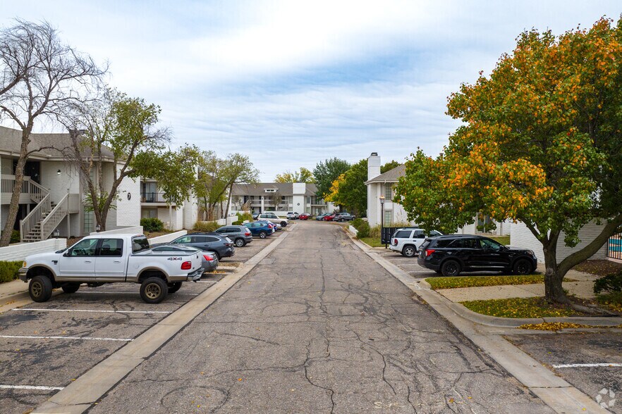 2280 N Tara Cir, Wichita, KS à vendre - Photo de l’immeuble – Image 3 sur 32