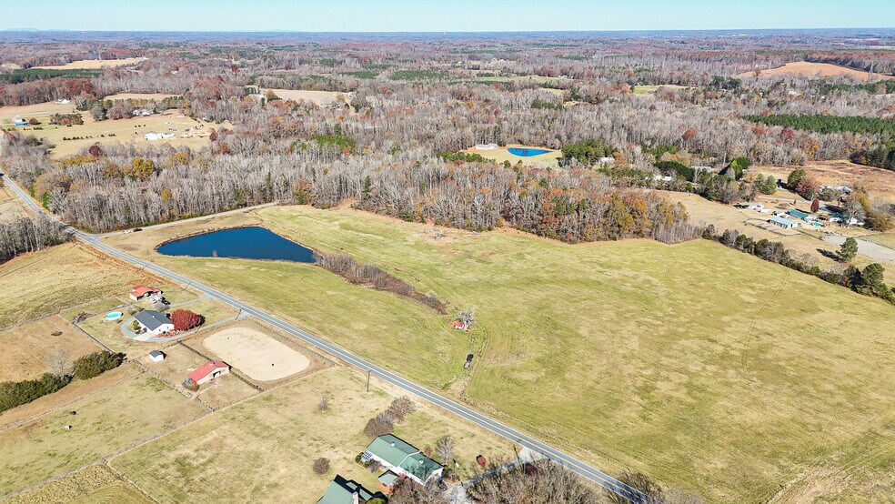 6605 Phillippi Rd, Liberty, NC à vendre - Photo de l’immeuble – Image 2 sur 31