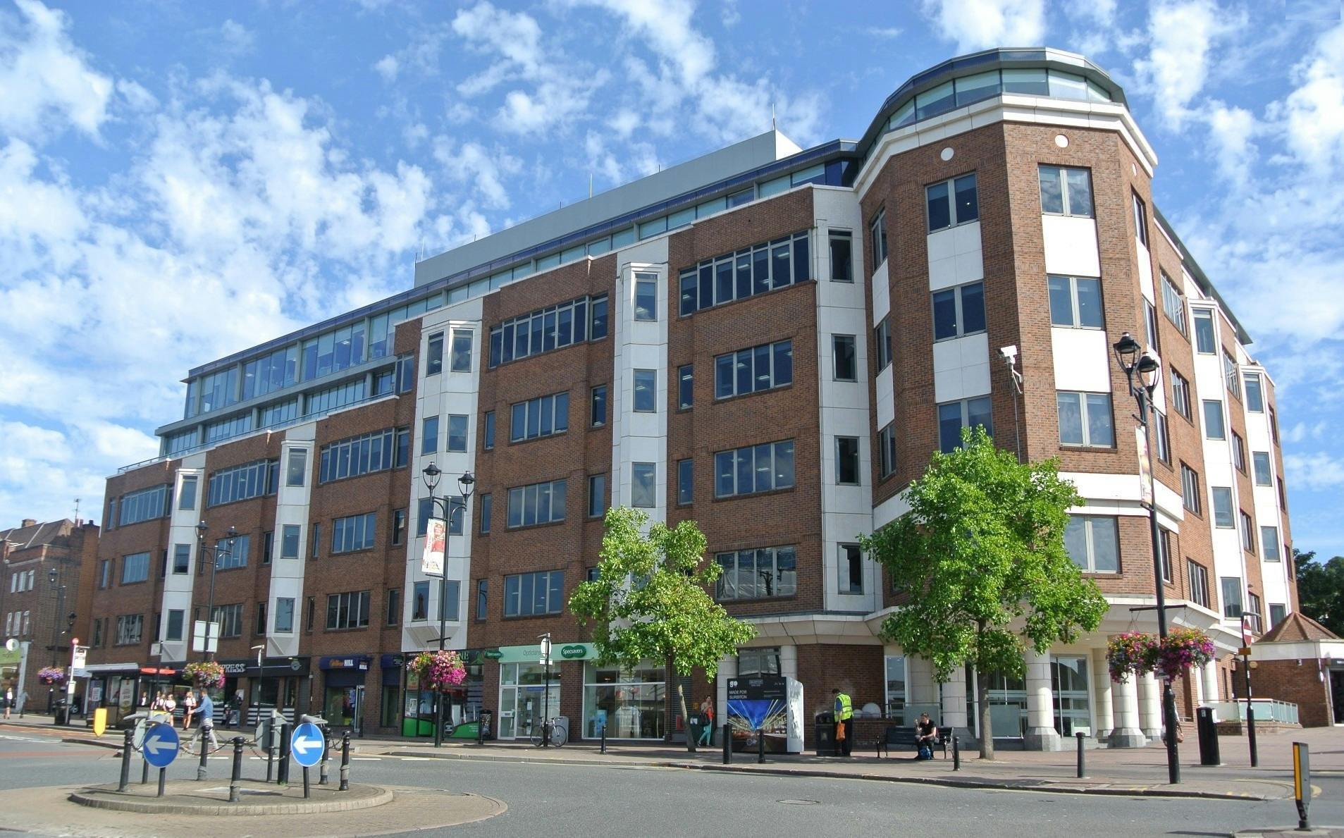 St. Marks Hl, Surbiton à louer Photo de l’immeuble– Image 1 sur 17