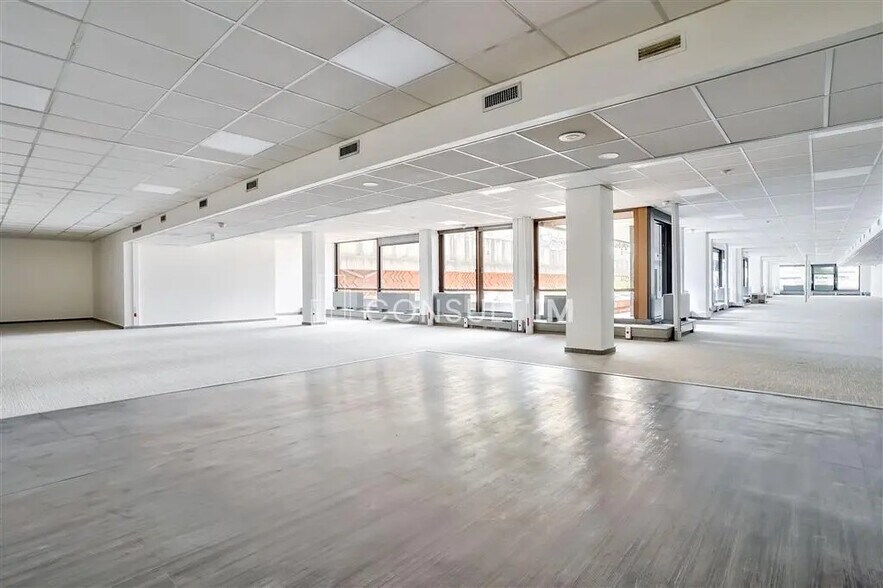 Bureau dans Saint-Cloud à louer - Photo de l’immeuble – Image 3 sur 9