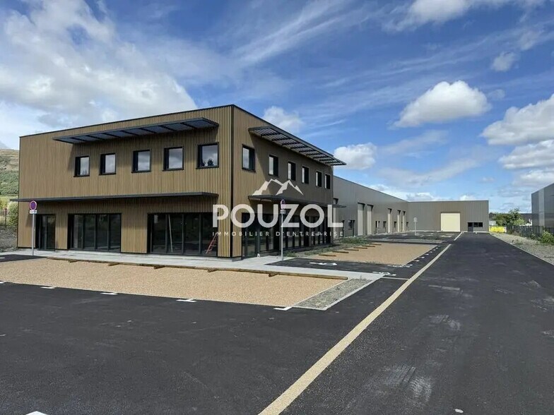 Local d’activités dans La Roche-Blanche à louer - Photo de l’immeuble – Image 1 sur 8