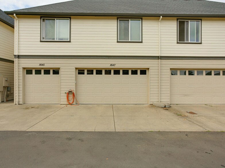 1647 NE Market Dr, Fairview, OR à vendre - Photo de l’immeuble – Image 2 sur 84