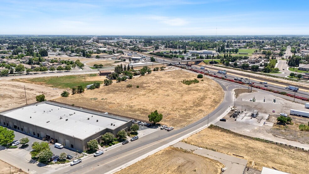 960 Goodwin Dr, Ripon, CA à vendre - Photo de l’immeuble – Image 3 sur 30