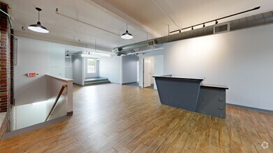 19-23 S Broadway, Salem, NH à louer Numérisation 3D Matterport– Image 1 sur 9