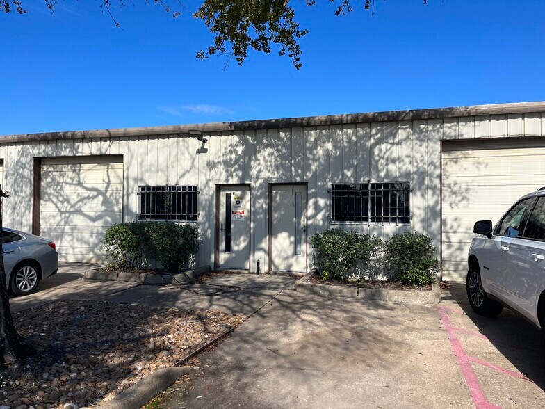 1730 Elmview Dr, Houston, TX à vendre - Photo de l’immeuble – Image 2 sur 10